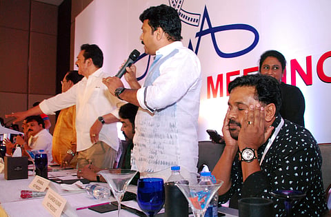 കൂടെ നിന്നവര്‍ കൈവിട്ടു; ദിലീപ് അമ്മയില്‍ നിന്ന് പുറത്ത്