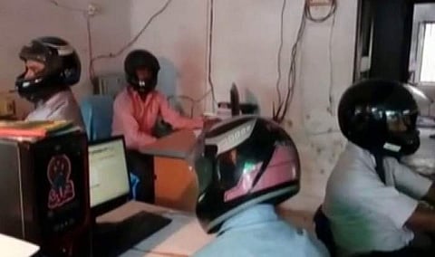 ഓഫിസില്‍ ഹെല്‍മെറ്റ് ധരിച്ച് സര്‍ക്കാര്‍ ഉദ്യോഗസ്ഥര്‍; ഇല്ലേല്‍ ജീവന്‍ പോകും