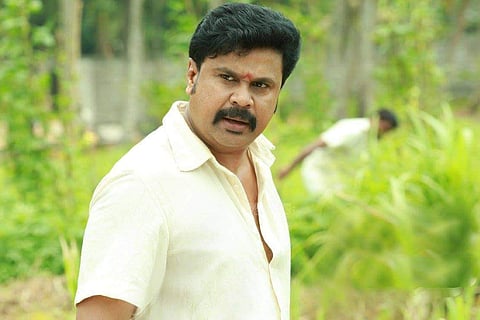 മമ്മുട്ടി ചിത്രത്തിന്റെ പ്രദര്‍ശനം; ദിലീപ് ഉള്‍പ്പെടെ നാല് പ്രതികളെ മാറ്റി നിര്‍ത്തി