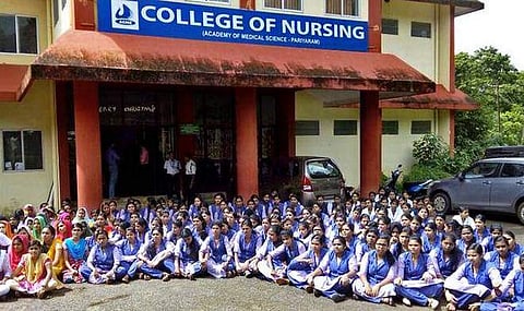 കണ്ണൂരിലെ നഴ്‌സിങ് വിദ്യാര്‍ത്ഥികളുടെ സമരം അവസാനിപ്പിച്ചു;  വിദ്യാര്‍ത്ഥികളെ ഉപയോഗിച്ച് സമരം അട്ടിമറിക്കാമെന്നത് വ്യാമോഹമെന്ന് വിഎസ്