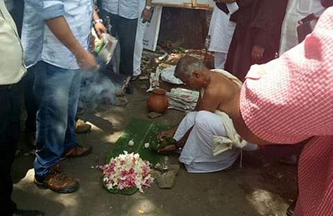 ജീവിച്ചിരിക്കുന്ന മാധ്യമ പ്രവര്‍ത്തകര്‍ക്ക് ബലിയിട്ട് അഭിഭാഷകര്‍, സെബാസ്റ്റ്യന്‍ പോളിനും ജയശങ്കറിനും വേണ്ടിയും ബലിയിടല്‍