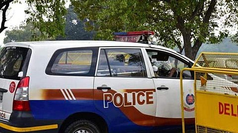 ഡെല്‍ഹിയില്‍ സഹപ്രവര്‍ത്തകയ്ക്കു മുന്നില്‍ സ്വയംഭോഗം ചെയ്ത പോലീസുകാരന് സസ്‌പെന്‍ഷന്‍