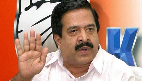 ബാറുകള്‍ക്ക് വേണ്ടി സ്‌കൂളുകള്‍ മാറ്റേണ്ട സാഹചര്യമാണ് സംസ്ഥാനത്തെന്ന് ചെന്നിത്തല