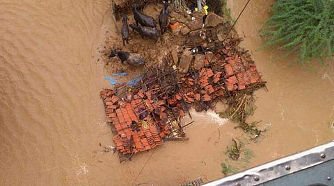 ഗുജറാത്ത് വെള്ളപ്പൊക്കം: ഒരു കുടുംബത്തിലെ 17 പേര്‍ മരിച്ചു