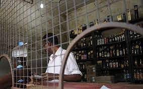 മദ്യവില്‍പ്പന ശാലകളില്‍ കൂടുതല്‍ കൗണ്ടറുകള്‍ തുറക്കാന്‍ സര്‍ക്കാര്‍ നിര്‍ദ്ദേശം