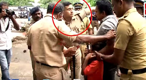 'ഈ അങ്കിളാണ് ഞങ്ങളെ തല്ലിയത്', യതീഷ് ചന്ദ്രയെ മുള്‍മുനയില്‍ നിര്‍ത്തി ഏഴു വയസുകാരന്‍; ഞാനിവനെ കണ്ടിട്ട് കൂടിയില്ലെന്ന് യതീഷ്