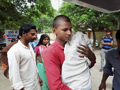 ഗൊരഖ്പുരിലേത് കൂട്ടക്കൊല; അച്ഛേ ദിന്‍ പണക്കാര്‍ക്കു മാത്രമെന്ന് ശിവസേന