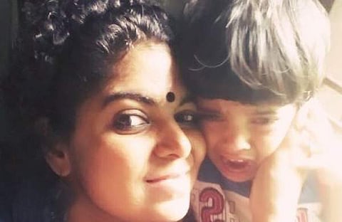 ഒറ്റയ്ക്കു നീന്തിക്കടന്ന കടല്‍...; എസ് സിതാര എഴുതിയ കുറിപ്പ്