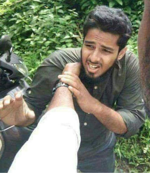 ലഘുലേഖ വിതരണം ചെയ്ത മുജാഹിദ് പ്രവര്‍ത്തകരെ പൊലീസ് സ്റ്റേഷനു മുന്നില്‍ സംഘപരിവാറുകാര്‍ മര്‍ദിക്കുന്ന ദൃശ്യങ്ങള്‍ പുറത്തായി
