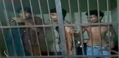 മദ്യലഹരിയില്‍ ലോക്കപ്പില്‍ നഗ്നരായി പ്രതികളുടെ അഴിഞ്ഞാട്ടം; സംഭവം പള്ളുരുത്തി പൊലീസ് സ്റ്റേഷനില്‍