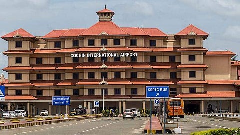 നെടുമ്പാശേരിയില്‍ വന്‍ സ്വര്‍ണവേട്ട; മലദ്വാരത്തിലും ബ്രഡ് ടോസ്റ്ററിലും കടത്താന്‍ ശ്രമം