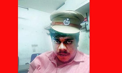 എസ്‌ഐയുടെ തൊപ്പിവച്ച് അറസ്റ്റിലായ ഡിവൈഎഫ്‌ഐ നേതാവിന്റെ സെല്‍ഫി
