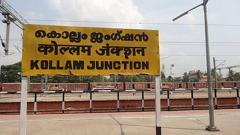ഓടുന്ന ട്രെയിനില്‍ നിന്നും കായലിലേക്ക് വീണ പെണ്‍കുട്ടിക്ക് രണ്ടാംജന്‍മം