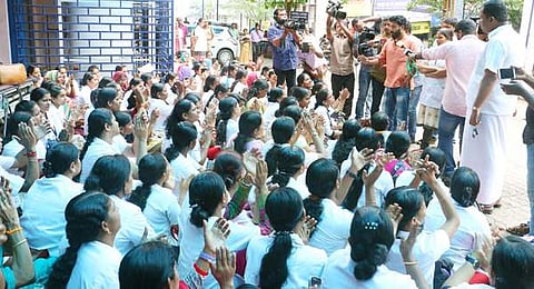 കോട്ടയം ഭാരത് ആശുപത്രിയില്‍ നഴ്‌സുമാരുടെ സമരത്തിനിടെ സംഘര്‍ഷം