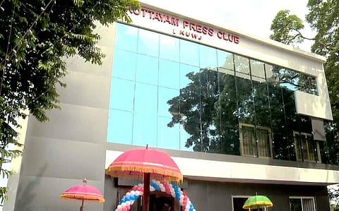 വാര്‍ത്താസമ്മേളനത്തിനിടെ കൊലപാതകം വെളിപ്പെടുത്തി; പൊലീസെത്തി കസ്റ്റഡിയിലെടുത്തു