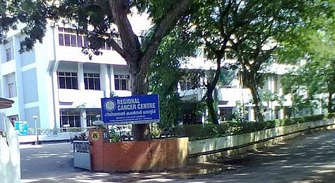 രക്തം സ്വീകരിച്ച പെണ്‍കുട്ടിക്ക് എച്ച്‌ഐവി: ആര്‍സിസിക്ക് ഹൈക്കോടതി നോട്ടീസ് നല്‍കി