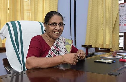 പി കെ ശശി എംഎല്‍എയ്‌ക്കെതിരായ ലൈംഗീകാരോപണം; സ്വമേധയാ കേസെടുക്കില്ലെന്ന് വനിതാ കമ്മീഷന്‍