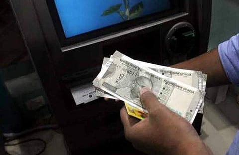 എടിഎം ഇടപാട് നിരക്കുകള്‍ കൂട്ടിയേക്കും ; വര്‍ധന വേണമെന്ന് ആര്‍ബിഐയോട് ബാങ്കുകള്‍