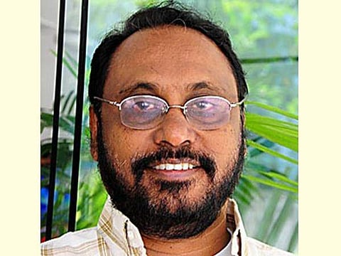 കേരള സര്‍ക്കാര്‍ സ്വന്തമായി ഒരു ഹെലികോപ്റ്റര്‍ വാങ്ങിക്കൂടെ..? ആകാശയാത്ര വിവാദത്തില്‍ ചെറിയാന്‍ ഫിലിപ്പ്