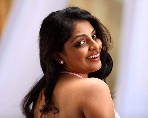 സ്ത്രീ സംഘടനയും പ്രവര്‍ത്തനങ്ങളും സോഷ്യല്‍ മീഡിയയില്‍ മാത്രം ഒതുങ്ങരുത്: മൈഥിലി