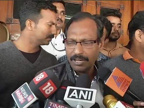 പ്രായപൂര്‍ത്തി ആയെന്ന് കരുതി ബോംബ് വെച്ച് കൊല്ലാമെന്നുണ്ടോ ?  മകള്‍ക്ക് നാളെ എന്തു സംഭവിക്കുമെന്ന് അറിയില്ലെന്ന് ഹാദിയയുടെ അച്ഛന്‍