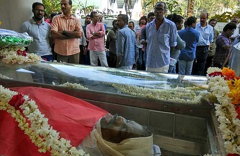 അശാന്തന്റെ മൃതദേഹത്തോട് അനാദരവ്; കോണ്‍ഗ്രസ് കൗണ്‍സിലര്‍ ഉള്‍പ്പടെ 7 പേര്‍ അറസ്റ്റില്‍