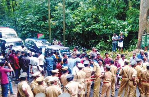 കുരിശുമല യാത്രയില്‍ സമവായ നീക്കവുമായി രമേശ് ചെന്നിത്തല; മുഴുവന്‍ വിശ്വാസികളേയും കയറ്റിവിടണമെന്ന് സഭാനേതൃത്വം