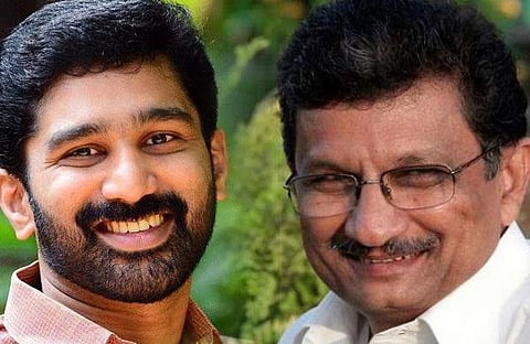 ഉമ്മന്‍ ചാണ്ടിക്ക് അപ്പുറവും ലോകമുണ്ട്; വിടി ബല്‍റാമിനോട് അശോകന്‍ ചരുവില്‍