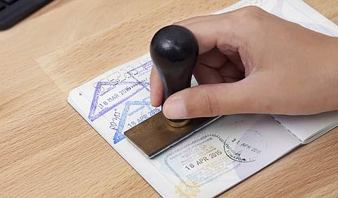 തൊഴില്‍ വിസയ്ക്ക് പൊലീസ് ക്ലിയറന്‍സ് സര്‍ട്ടിഫിക്കറ്റ്: തീരുമാനം നീട്ടിവച്ചതായി യുഎഇ