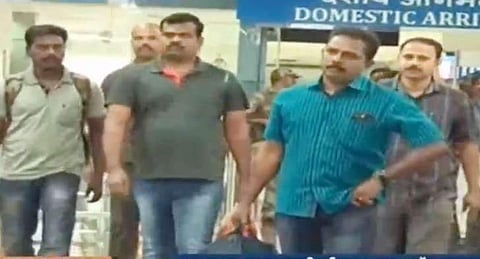 മഹാരാജനെ ഹാജരാക്കിയ കോടതിയില്‍ നാടകീയ രംഗങ്ങള്‍, നടപടികള്‍ നിര്‍ത്തിവച്ച് മജിസ്‌ട്രേറ്റ് ഇറങ്ങിപ്പോയി