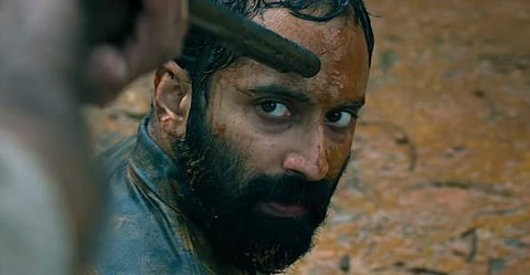 'ചളിയില്‍ തണുത്ത് വിറങ്ങലിച്ച് നിന്നപ്പോള്‍ ദേഹത്ത് ചൂടുവെള്ളം ഒഴിച്ചാണ് രക്ഷപ്പെട്ടത്'; വരത്തന്റെ ക്ലൈമാക്‌സിനെക്കുറിച്ച് ഫഹദ്