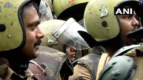 യുവതികൾക്ക് പൊലീസ് യൂണിഫോം : പരാതിയുമായി മുൻ ഡിവൈഎസ്പി