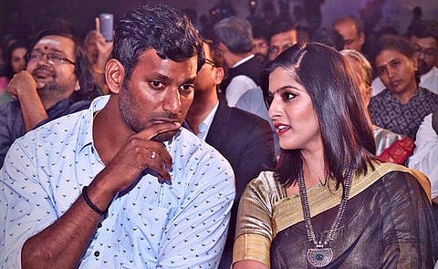 ഇനിയും വൈകിയാല്‍ പെണ്ണ് കിട്ടില്ല; വിശാലിന് വരലക്ഷ്മിയുടെ മറുപടി; കെട്ടിടം  പൂര്‍ത്തിയാകട്ടെയെന്ന് വിശാല്‍