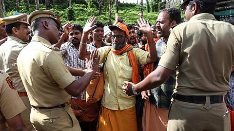 ശബരിമലയിലെ പ്രതിഷേധക്കാർക്ക് വിനയായത് സമൂഹ മാധ്യമങ്ങൾ; പൊലീസ് കെണികൾ ഇങ്ങനെ