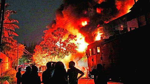 മണ്‍വിള തീപിടിത്തം അട്ടിമറി തന്നെ, ഫാക്ടറിക്കു തീവച്ചത്‌ ശമ്പളം കുറച്ചതില്‍ പ്രതിഷേധിച്ച്; രണ്ടു ജീവനക്കാര്‍ പിടിയില്‍
