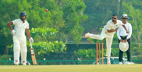 ജലജ് മാജിക്ക്; സെഞ്ച്വറിക്ക് പിന്നാലെ ഏഴ് വിക്കറ്റുകള്‍; കേരളം വിജയത്തിലേക്ക്