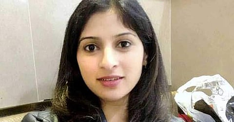പ്രസവം അടുത്തിരുന്ന യുവതിയുടെ വയറ്റിലേക്ക് മുന്‍ ഭര്‍ത്താവ് അമ്പെയ്തു; അമ്മ മരിച്ചു, കുഞ്ഞിനെ പുറത്തെടുത്തു