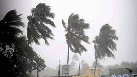 ഫാനി ചുഴലിക്കാറ്റ്: നാളെ രാത്രി പതിനൊന്നര വരെ രണ്ടു മീറ്റര്‍ ഉയരത്തില്‍ തിരയടിക്കും; മുന്നറിയിപ്പ്