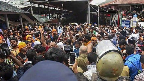 ശബരിമല: ഫോട്ടോ ആല്‍ബത്തിന് പിന്നാലെ വീഡിയോ ആല്‍ബം തയ്യാറാക്കി പൊലീസ്; കുരുക്ക് മുറുകുന്നു; നെട്ടോട്ടം