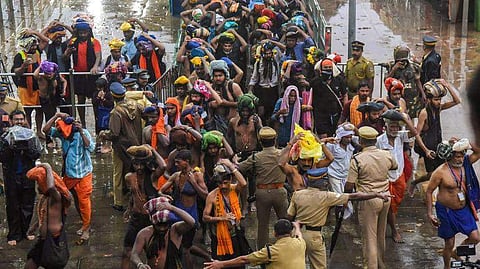 ആര്‍എസ്എസിന്റെത് നുണപ്രചാരണം; വിശ്വാസികളെ പൊലീസ് വലയ്ക്കുന്നില്ലെന്ന് തമിഴ്‌നാട്ടില്‍ നിന്നെത്തിയ ഭക്തന്മാര്‍; വീഡിയോ വൈറല്‍