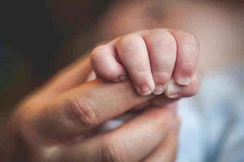 കുളിക്കാനായി ചൂടാക്കിവച്ച വെള്ളത്തില്‍ വീണ് രണ്ടുവയസ്സുകാരന്‍ മരിച്ചു