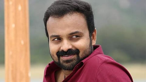 'ലോക്കല്‍ സ്‌പേസ് എന്‍ജിനീയര്‍ ആയി മാറിയ എനിക്ക് മുന്നില്‍ നാസയൊക്കെ എന്ത്': റോക്കറ്റ് പറത്തുന്ന വീഡിയോയുമായി ചാക്കോച്ചന്‍