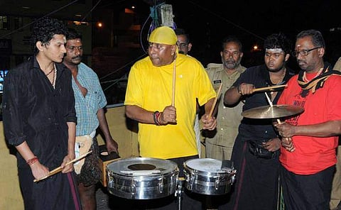 നടപ്പന്തലില്‍ ശിവമണിയുടെ സംഗീതാര്‍ച്ചനയ്ക്കും വിലക്ക്; നിയന്ത്രിത മേഖലയെന്ന് പൊലീസ്‌