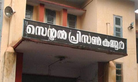 'കാല് കഴുത്തില്‍ ചുറ്റി അടിച്ചു'; കണ്ണൂര്‍ ജയിലില്‍ തടവുകാരന്റെ അരയ്ക്ക് താഴെ തളര്‍ന്നു; അടിയന്തിര ശസ്ത്രക്രിയ
