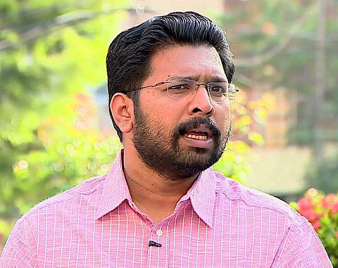 കൊടി പിടിക്കാത്ത ഒരാളെ വേണ്ട; ശബരീനാഥ് എംഎല്‍എക്കെതിരെ യൂത്ത് കോൺ​ഗ്രസ്