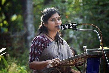 'നഷ്ടങ്ങളുടെ പങ്കുപറ്റാന്‍ ആരും വരില്ലെന്ന ബോധ്യമുണ്ട്'; വിധികര്‍ത്താവായെത്തിയത് ഓഫ് സ്റ്റേജ് മത്സരയിനമായതിനാലെന്ന് ദീപാ നിശാന്ത്