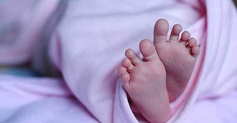 പത്തുമാസമായ കുഞ്ഞ്  കട്ടിലില്‍ നിന്ന് വീണുമരിച്ചു