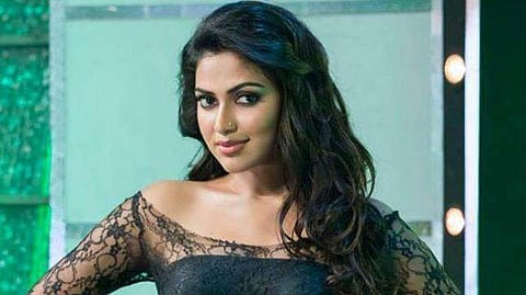 ഷൂട്ടിം​ഗിനിടെ സംവിധായകനോട് മാപ്പുപറഞ്ഞു ; എന്നിട്ടും അദ്ദേഹത്തിന് നാണമായിരുന്നു : മനസ്സ് തുറന്ന് അമലപോൾ
