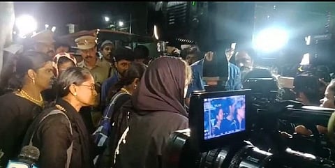 തമിഴ്‌നാട്ടില്‍ നിന്ന് കൂടുതല്‍ വനിതകള്‍ എത്തും; ദര്‍ശനം നടത്താതെ തിരിച്ചുപോകില്ല; അനുനയിപ്പിക്കാനുള്ള പൊലീസ് നീക്കം പരാജയം