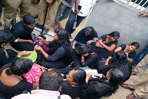 സ്ഥിതി മോശം; ശബരിമല ദർശനത്തിനെത്തിയ മനിതിയിലെ മൂന്നാം സംഘവും മടങ്ങി